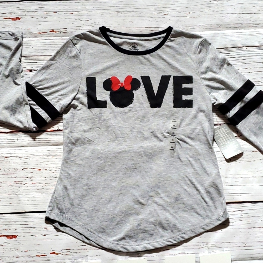 🆕️ DISNEY WOMEN'S GRAY L/S SHIRT 🖤❤️